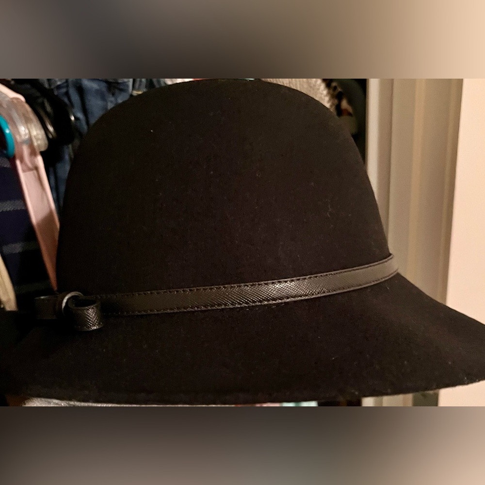 Coach Elegant Black Hat with Bow Accent - Picture 4 of 9